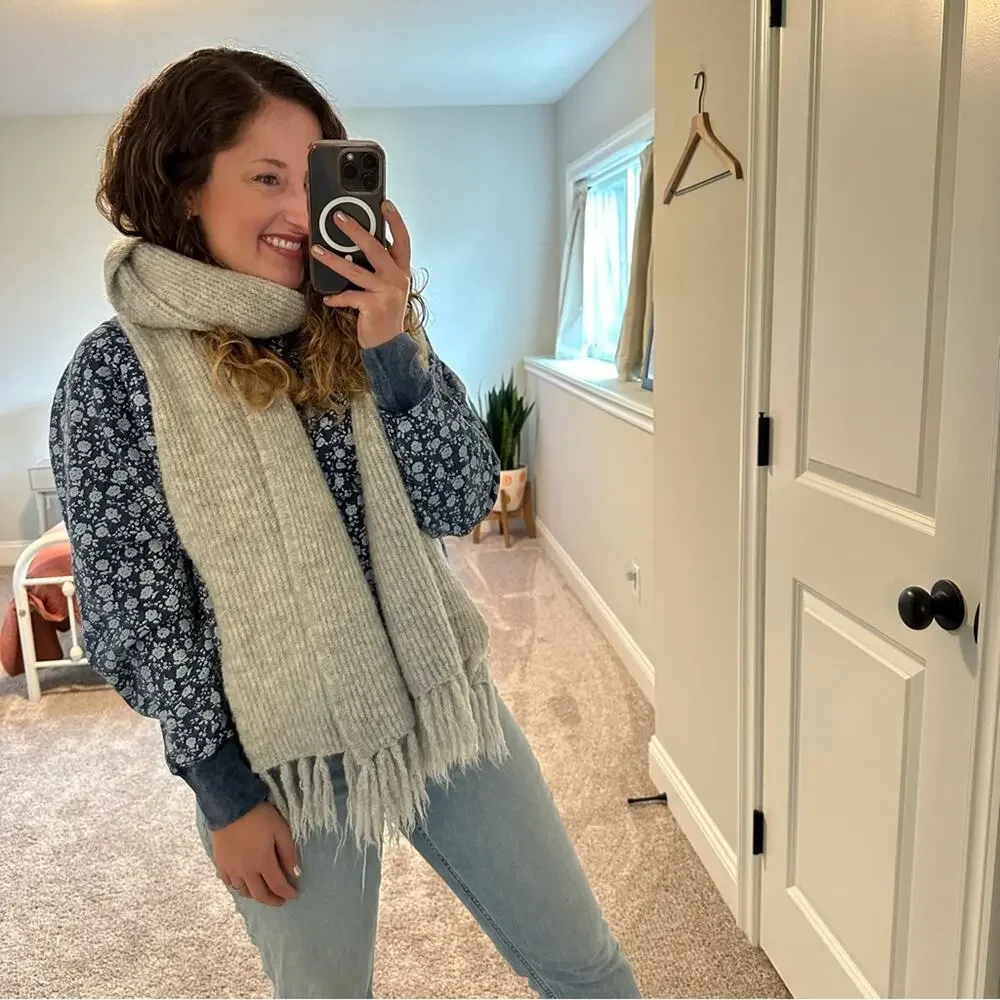 GAP Gray Chunky Knit Tassel Scarf